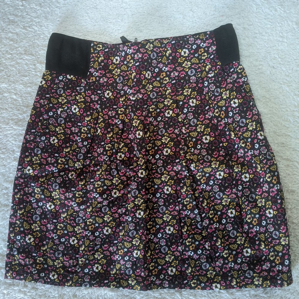 H&M Floral mini skirt w/POCKETS